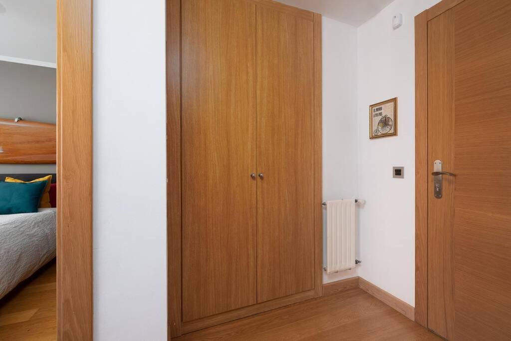 Apartamento Soleado, Aparcamiento Gratuito, A Pie Del Centro Apartment Oviedo Luaran gambar